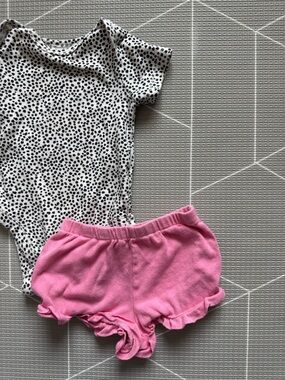 Old Navy|Baby girl summer set,polka dot bodysuit & pink Ruffle Hem Shorts•••Boho